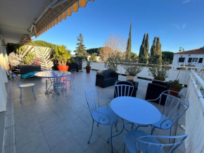 RDC GRANDE TERRASSE à 200m de la plage au calme